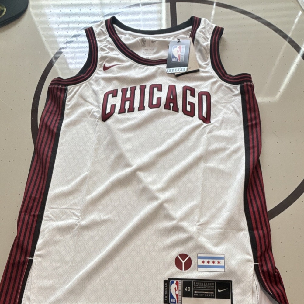 Nike NBA Chicago Bulls City Edition Basketball Jersey White Red Black Size 40 - Picture 2 of 8